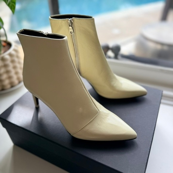 Rag & Bone Beha White Crinkle Leather Pointed Toe Ankle Boots Size 40 US 9.5